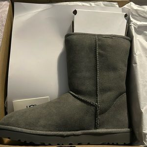 Ugg classic short grey 8 authentic brand new never worn